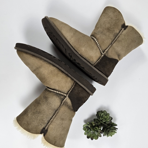 UGG Australia Boots Bailey Button Sheepskin Shearling Winter 5838 Size 9 Women’s - Picture 5 of 12